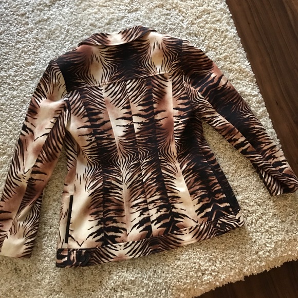 Animal Print Sports Jacket - Picture 7 of 7